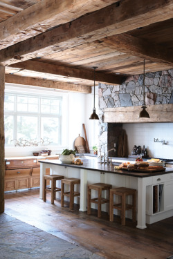 bend-heaven-raise-hell:  countryswole:  georgianadesign:  Designer Jill Kantelberg. Angus Fergusson photo in House &amp; Home.   @bend-heaven-raise-hell  @countryswole dream kitchen 😍