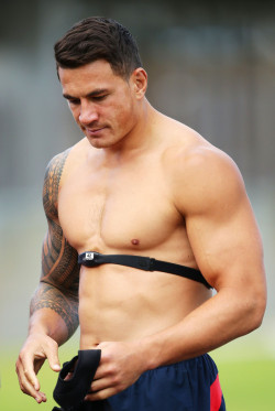 giantsorcowboys:  Tuesday’s Muse: Sonny Bill Williams Tumblr Tuesday Kid! Start Working That Core, Baby! Sexy As Hell, Baby! May 3, 2013: Over 1000 Likes and Reblogs! Thanks Y’all!!!