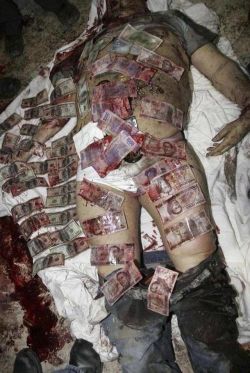 ismellpotyousmellit:  The body of the Boss Of Bosses Arturo Beltran Leyva When he Clashed with the Mexican Marines, the marines pulled his pants down and placed all the blood bills over his body as a sign of disrespect  R.I.P Don Arturo Beltran