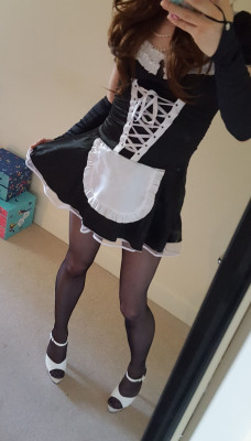 mainlyusedforwalking:  The Patreon “vote me a costume” vote perhaps inevitably led to me slipping back into this little maid outfit. It was about time ^^For those who care for such things, these tights are Nylonica and gawd do they feel nice. I’d