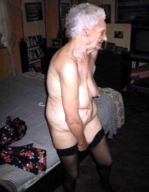 Sex mom fuck Granny off duty 9, Long xxx on camfive.nakedgirlfuck.com