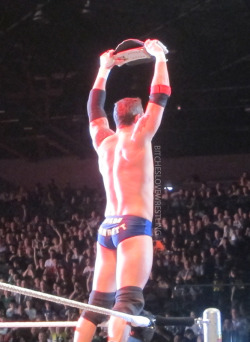 bitcheslovewrestling:  Unfortunately the only decent picture we got of Wade - he didn’t stick around for long after the match.  Amazing Shot!