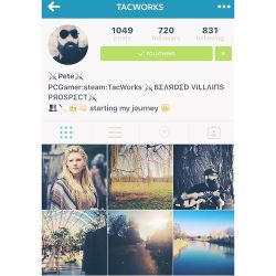 The lucky 4420th follower!!💚💚💚💚💚