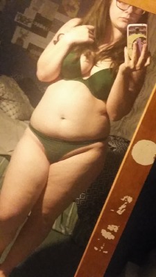 lilblushingtulips:  finally completed my green bra and panty set, i love it so much~♡