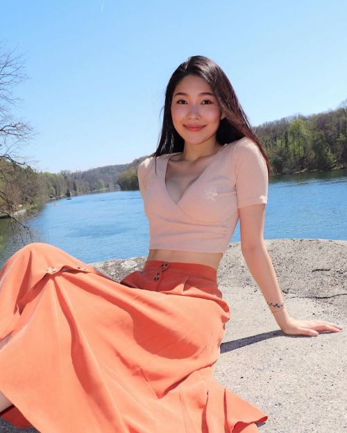 world-of-asian-beauties:  💥 @lizwenya  💥 大家新年快乐🏮🎇 #🐭https://www.instagram.com/p/B7ugSI-ApaK/?igshid=1ktc8f39kx0jy