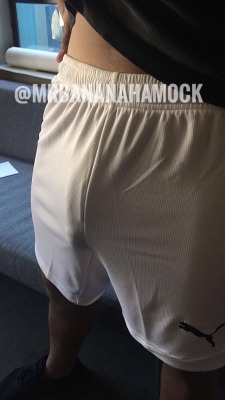 mrbananaham0ck:  I love going comando when I wear my white shorts 🍆 print af  Do you guys support hung boys going comando?  @mrbananaham0ck