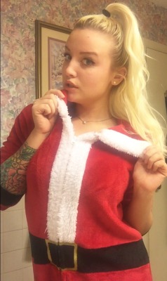 keepasecretslut:  I slept for 99% of Christmas   but my bra was bejeweled &amp; I had the bombest santa onesie so there’s the positive 