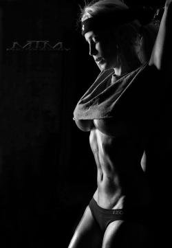 the-training-room:  SkyHi - Sexy, Fit, Beautiful Women The Training Room | Training | Nutrition | Performance | Motivation  Fitspo Megablog- check it out and  FOLLOW