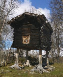 storyhearts-journey:  One of the oldest buildings in Hattfjelldal municipality in Nordland, Norway  Photo:  Elin Kristina Jåma  