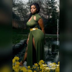 The infamous green dress is BACK!!!! London @mslondoncross working the long hair and showing off her Coke bottle figure  #blog #NYC #blackhairstyles  #magazine  #thick  #fit #fitness #fashion #Model  #baltimore #honormycurves #photosbyphelps #nyc #dmv