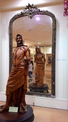 sixpenceee:  This double sided statue of Mephistopheles and Margaretta is located in the Salarjung Museum in Hyderabad, India. 
