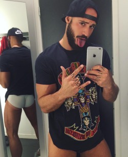 powerbottomboys:  guymirrorphone:  also Follow NSFW page: @guymirrorphone-rated-x  Nice booty boi