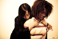 amaury-grisel-shibari:   Shinobu Fuwa et Tallulah-Jane Lane Humphrey, à Place des Cordes. Photo : Amaury Grisel 