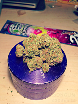 pot-head-high-life:  bonglife420:  Rolled a blunt today   yesss