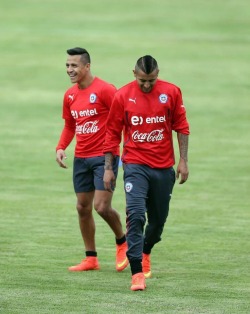 blogkhaledlb90:  Arturo Vidal &amp; Alexis Sanchez during today’s training session with Chile.