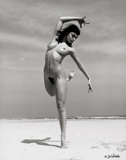 hauntedbystorytelling:  André de Dienes :: Nude on the beach, (model, Shirley Levitt, dancer), 1940’s 