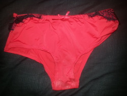 Gazzer submitted: Jacky’s dirty knickers, worn for me as a suprise, and she creamed them!