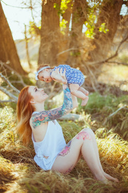 modifiedmuggles:  voxamberlynn:  kaylavphotography.com Penny is my comrade at all of my photoshoots.  Penny Lee is gorgeous just like her mommy! 