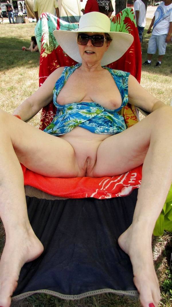 Mature naked Granny outdoor 5, Hot porn pictures on carfuck.nakedgirlfuck.com