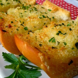 turnand-smile:  lunachicktv:  Favorite Foods + Garlic Bread   Ugh garlic bread is life