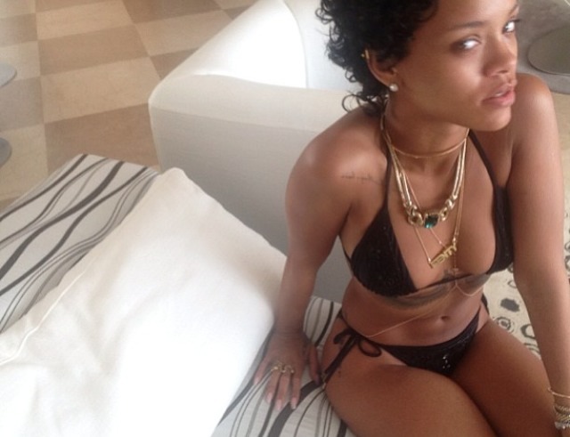 Rihanna instagrams her bikini sex picture club