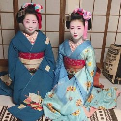 geisha-kai:  Setsubun 2018: maiko Kikuyae and Kikusana wearing special osome hairstyles by  kudou_sachi on InstagramNew blog is up! Visit HERE  🌟 🌟 🌟༼ つ ◕◡◕ ༽つ  Geisha-kai on P a t r e o n || Instagram