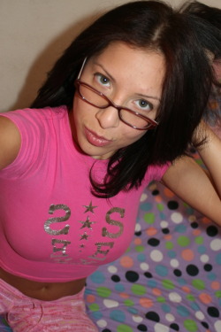 Dorest babe in her PJ’s looking for some late night fun.