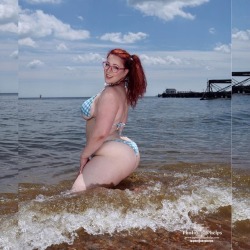Had fun in the sun with Anna @annamarxmodeling  as she rocked this cute blue checkered patterned bikini from @fashionnovacurve #beach #wet #sexy #fashion #annamarx #photosbyphelps #photography #cheek #redhead #ginger #bootyfordays #thickthighssavelives
