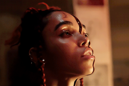 neocitys:  So it’s time, and it’s a sad day for sure.Would you make a, make a, make a wish on my love?SAD DAY | FKA twigs
