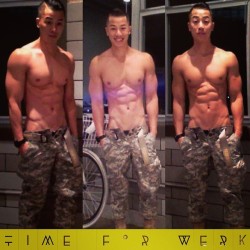dannygle:In and out of my uniform at the same time… Haha #armyboy #werk #soearlyinthemorning #gayarmy