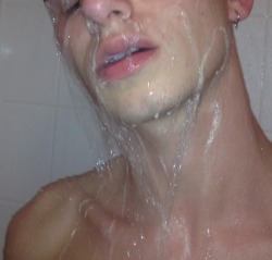 Nice face.  Looks like he is just chillin in the shower.