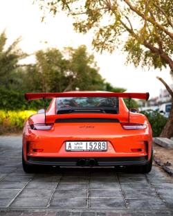 alexpenfold:  Went to get chicken wings, found a GT3RS.  (at Buffalo Wild Wings, Jumeira, Dubai)