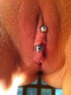 pussymodsgalore  Vertical clithood piercing (VCH). 