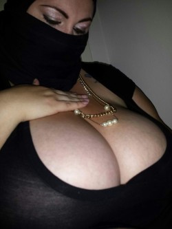 hugeheavytits:  cocainegang:  Massive  http://hugeheavytits.tumblr.com/ Ladies - send in your big boob submissions hugeheavytits@gmx.co.uk 
