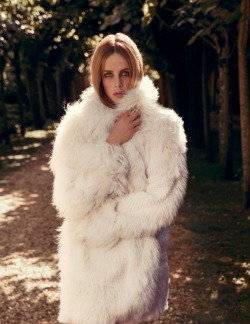 Edie Campbell by Inez &amp; VinoodhStyled by Emmanuelle Alt for Vogue Paris, No. 961, Octobre 2015Fake fur by Stella McCartney