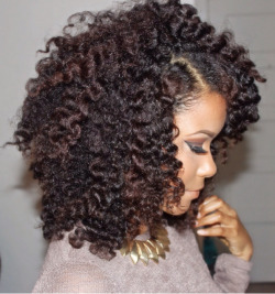 naturalhair:  Kinda obsessed with her hair… 