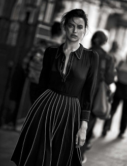 Irina Shayk by Peter Lindbergh for Vogue Italia N. 794—October 2016—silk dress with contrast trim and pleatet skirt by Marc Jacobs—styled by Julia von Boehm