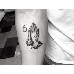 aubbiebabie:  Drake’s new tattoo. 