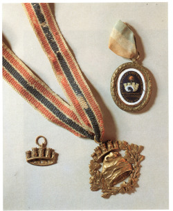 bunniesandbeheadings:  Insignia and medals on gilded bronze awarded to Bastille conquerors. From The French Revolution in Paris: Seen Through the Collections of the Carnavalet Museum, Jean Tulard and Marie-Hélène Parinaud, Paris-Musées, 1989. 