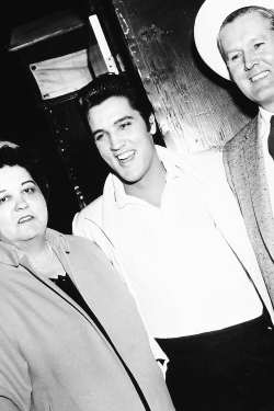 do-you-like-good-music:  killthemallreanne:  vinceveretts:  Gladys and Vernon Presley visiting Elvis in Hollywood during the production of “Loving You”, 1957.  if you don’t agree that my in-laws are cute as fuck you need to go  they’re cute as