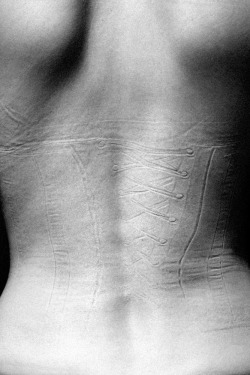 xxunlovelyxx:  asanaambitions:  therealcoleyy:  nachtbilder:  Justin Bartels - Impression (2012)  I can’t not reblog this.  This is the best thing on the Internet. We undress everyday and it shows us how confined we are. Those imprints show how uncomforta
