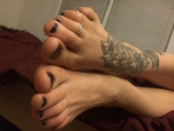 kristieyoginnyfeet:  Kristie Yoginny’s sexy foot tat! #smellyfeet #kristieyoginny #tat #barefeet #yoga #model #philly #soles #footfetish 