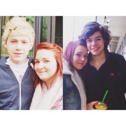 Throwback Thursday to March 2011 when I met Harry &amp; Niall. aw. lol at my red hair tho. #tbt #throwback #thursday #1d #onedirection #harrystyles #niallhoran