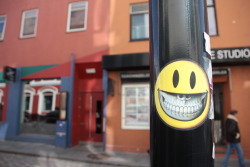kea-photo:  Sticker by Keaphoto  I took this in Stavanger  about a year ago or so. Today I noticed the sleeve work for Slash`s  new album. And the smiley with skull is on it (with the tophat aswell) So is this sticker from Slash? or has he borrowed
