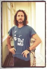 yell0wledbetter:  15/50 // Top 5o Favorite Pictures of Eddie Vedder 