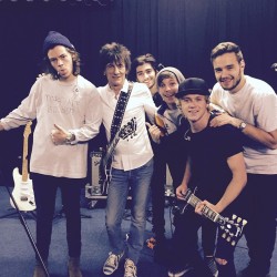  niallhoran: Ronnie wood with us in rehearsals for Xfactor ! What an experience that whole thing was ! Having to chance to share the stage him was amazing, but as a fan of guitarists, the chance to play live with him was amazing ! Won’t be forgetting