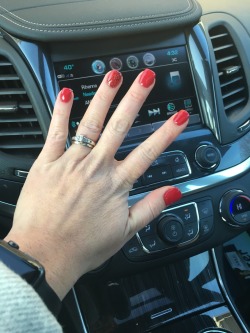 footcouple:  Showing off the new mani pedi in my new ride😍💅🏼
