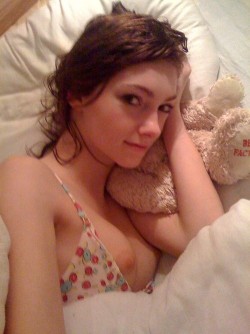 sexygirls249:  This kik teen is looking for somebody to get in bed with :)  I&rsquo;m sure she won&rsquo;t have trouble getting offers!.  A few select pics per day from homagetothebest.tumblr.com. Ask the Dr! 