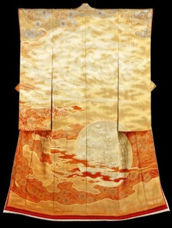 beifongkendo:  ‘Burning sun’ kimono by artist Itchiku Kubota, ink and gold leaf paint on crepe silk (1986).