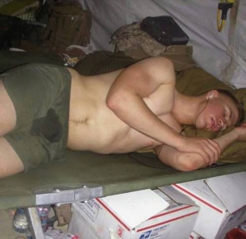 Soldiers military men naked selfie